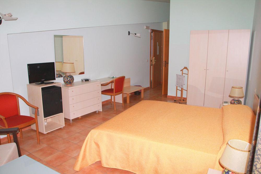 Hotel Sul Mare Al Gabbiano Скольїтті Екстер'єр фото