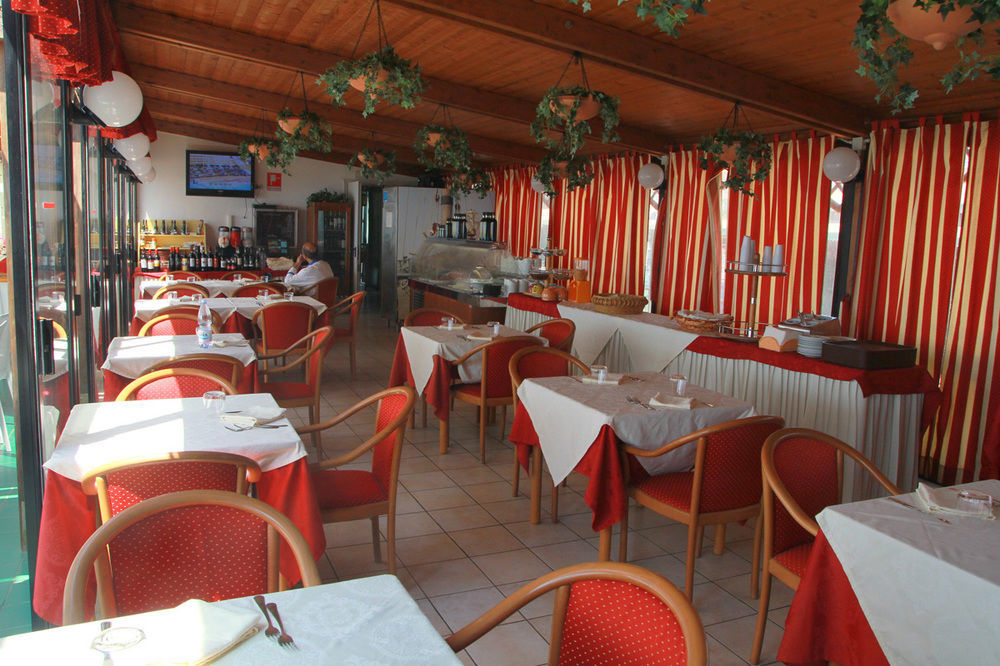 Hotel Sul Mare Al Gabbiano Скольїтті Екстер'єр фото